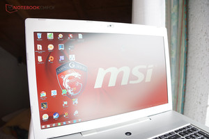 MSI GS70 2QE на улице