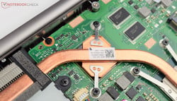 Хотя Nvidia GeForce 940MX именуется видеокартой, все компоненты припаяны к материнской плате без возможности замены