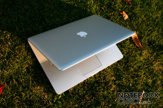 Apple MacBook Pro – маленький, легкий, красивый, прочный, глянцевый