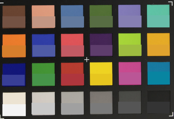 Цветовая таблица: низ каждого квадрата - снимок iPhone 6S Plus, верх - оригинальный цвет