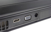Разъемы питания, VGA, и HDMI, находятся на задней стороне ноутбука.