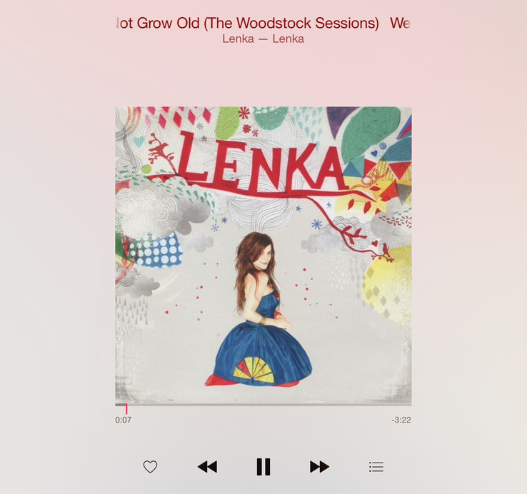 Альбом Lenka (2008) одноимённой австралийской исполнительницы в обычном International-издании содержит 11 песен. Japanese Edition того же альбома содержит 16