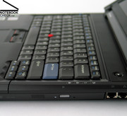 SL400 имеет необычно крепкую, индивидуальную клавиатуру Thinkpad.