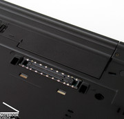 Док-порт на днище ноутбука – также стандартное оборудование Lenovo Thinkpad T500.
