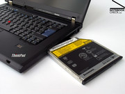 Все модели имеют Ultrabay-порт, через который можно подключить дополнительную батарею или второй жесткий диск.
