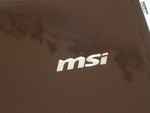 Логотип MSI на задней стороне дисплея