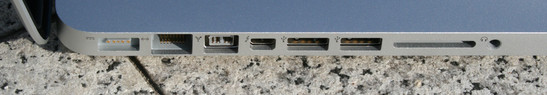 Коннектор питания MagSafe, Ethernet, FireWire 800, Thunderbolt / Mini-DisplayPort, 2x USB 2.0, считыватель SD карт, аудиоразъем