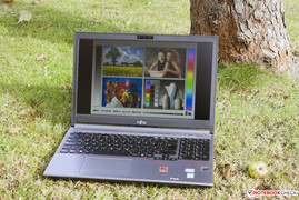 Lifebook E753 PS на улице.