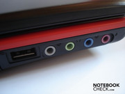 USB 2.0 и все четыре аудио разъема отмечены цветом слева