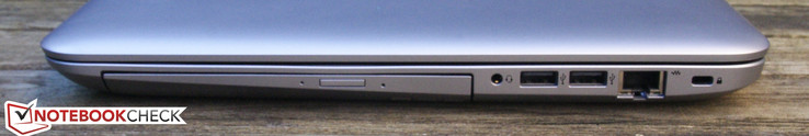 Справа: DVD-привод, 3.5 мм комбинированный аудио разъем, 2x USB 2.0, Гигабитный Ethernet, слот замка KensingtonСлева: гнездо зарядного устройства, VGA, HDMI, USB Type
