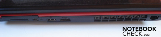 Справа: ExpressCard, 4-в-1 кардридер, Firewire, USB 2.0, комб. eSATA/USB 2.0, RJ 45 гибабит ЛВС
