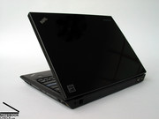 Как и у остальных ноутбуков этих серий, экран Thinkpad SL300 имеет глянцевое покрытие.