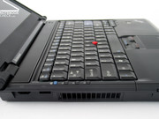 Клавиатура идентична обеим крупным SL-моделям.
