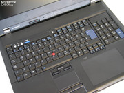 W700 также может быть оснащен встроенным графическим планшетом Wacom.