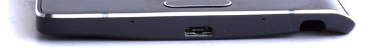 Снизу: micro-USB, отсек для стилуса S Pen