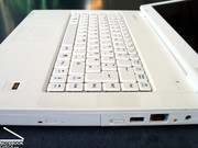 Клавиатура хорошо вписывается в общий дизайн Mythos A15 и удобна в использовании.