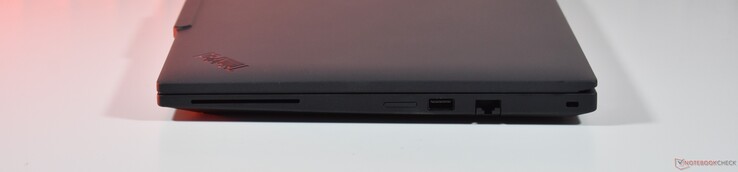 справа: Считыватель смарт-карт, USB A 3.2 Gen 1, RJ45 Ethernet, слот для замка Кенсингтона