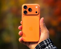 Преемник изображенного на фотографии iPhone 17 Pro может получить меньший вырез для перфорации (Источник изображения: Abhinav Choudhary)