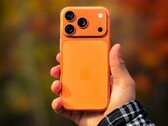 Преемник изображенного на фотографии iPhone 17 Pro может получить меньший вырез для перфорации (Источник изображения: Abhinav Choudhary)