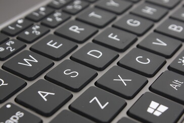 Клавиши щёлкают громче, чем подсознательно ожидается от такой маленькой клавиатуры