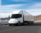 Компания Tesla приступает к поставкам серийных грузовиков Semi со своего завода в Спарксе, штат Невада