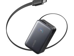 Power bank A1638 оснащен встроенным кабелем и дисплеем (Источник изображения: Anker)