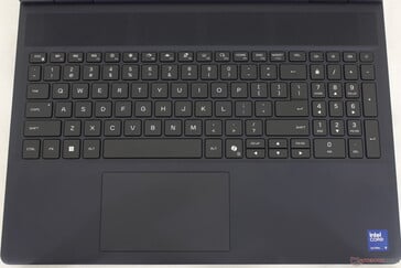 Клавиатура включает в себя нумпад, в отличие от Alienware Area-51