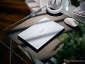 Модель XPS 13 в версии Panther Lake доступна в представленном здесь цветовом решении «Sky».