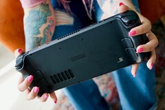 По слухам, Valve работает над новым контроллером, дизайн которого будет заимствован у Steam Deck (Источник изображения: Георгий Лямин)