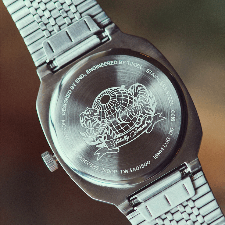 Задняя крышка часов Timex END. x Timex, созданных по мотивам модели 1981 года.