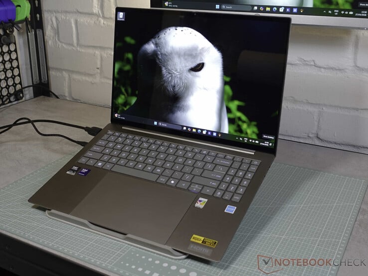 Новый Acer Swift 16 вживую.