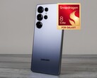 По слухам, Galaxy S26 Ultra получит более емкую батарею и улучшенную зарядку по сравнению со своим предшественником, изображенным здесь. (Источник изображения: Notebookcheck, Qualcomm, отредактировано)