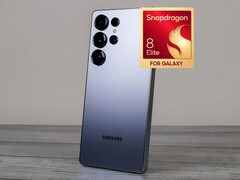 По слухам, Galaxy S26 Ultra получит более емкую батарею и улучшенную зарядку по сравнению со своим предшественником, изображенным здесь. (Источник изображения: Notebookcheck, Qualcomm, отредактировано)