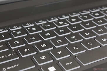 Клавиатура поддерживает одновременное нажатие 99 клавиш и RGB-подсветку