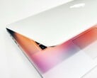 Ожидается, что в будущем компания Apple предложит как MacBook Pro с ЖК-экраном, так и MacBook Ultra с OLED-дисплеем.