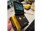 Пользователь Reddit объединил GBA с батареей DeWalt, и теоретическое время автономной работы составило около 17 дней. (Источник изображения: Bangooh через Reddit)