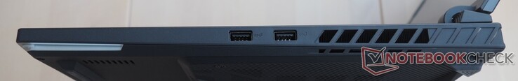 Правая сторона: 2x USB-A 3.2 Gen 2
