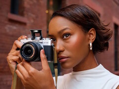 Беззеркальная цифровая камера Fujifilm X-T30 III - это компактная модель, позволяющая делать 26,1-Мп снимки и снимать 6K 30P видео. (Источник изображения: Fujifilm)