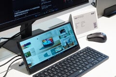 Acer PM131QT - небольшой вспомогательный дисплей для любителей симуляторов и других вариантов использования