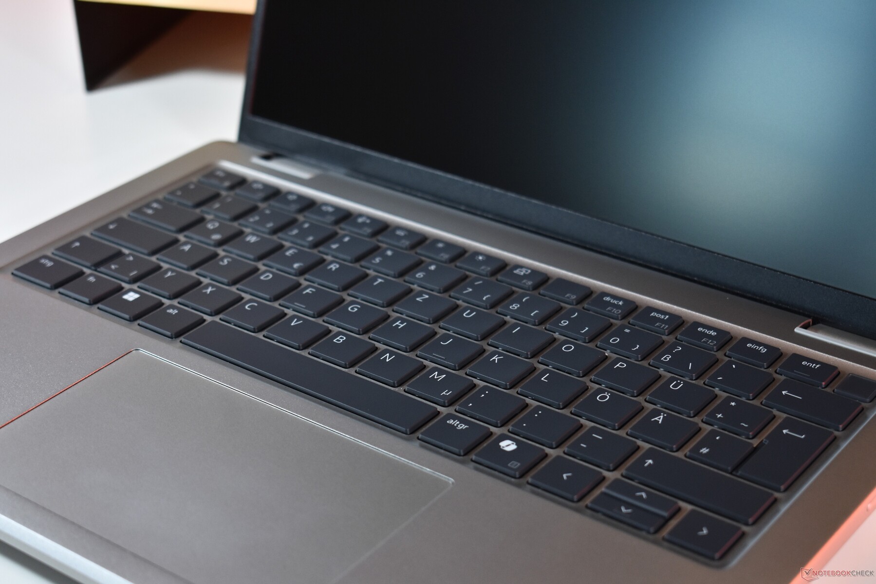 Dell Pro 14 Plus AMD: клавиатура