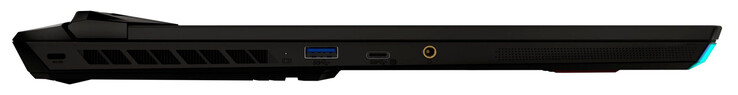 Левая сторона: слот для замка, USB 3.2 Gen 2 (USB-A), USB 3.2 Gen 2 (USB-C; DisplayPort), аудио разъем