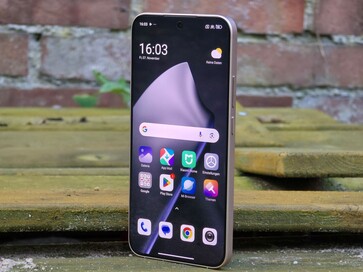 Обзор Xiaomi 15T. (Источник изображения: Notebookcheck/Marcus Herbrich)