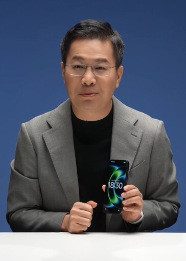 Лу Вейбинг впервые показал Xiaomi 17 Ultra спереди (Источник изображения: Лу Вейбинг)