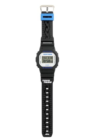 Вид спереди на часы Casio G-Shock DW5600TT25-1 x Toyo Tires, выпущенные ограниченной серией.