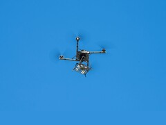 Беспилотник Alta X, несущий полезную нагрузку, смоделированную на заказ (Источник изображения: NASA/Brandon Torres Navarette; отредактировано)