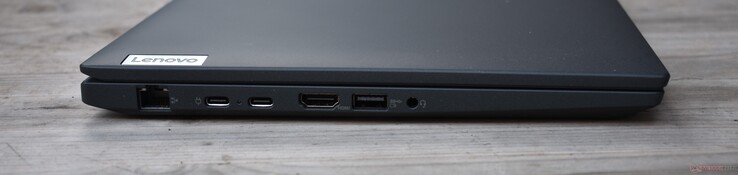 Слева: RJ-45 Ethernet, 2x USB-C 3.2 Gen 2, HDMI, USB 3.2 Gen 1, аудио 3.5 мм