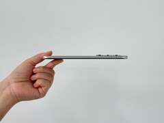 Infinix Hot 60 Pro+, похоже, оснащен тройной камерой на задней панели. (Источник изображения: UniverseIce on X)