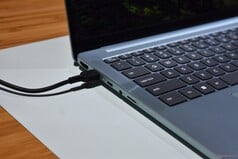 Lenovo IdeaPad Vibe: Порты с левой стороны.