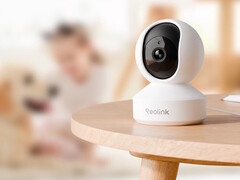 Внутренняя камера безопасности Reolink E1 Pro на столе. (Источник изображения: Reolink)