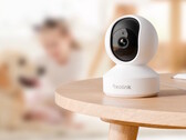 Внутренняя камера безопасности Reolink E1 Pro на столе. (Источник изображения: Reolink)